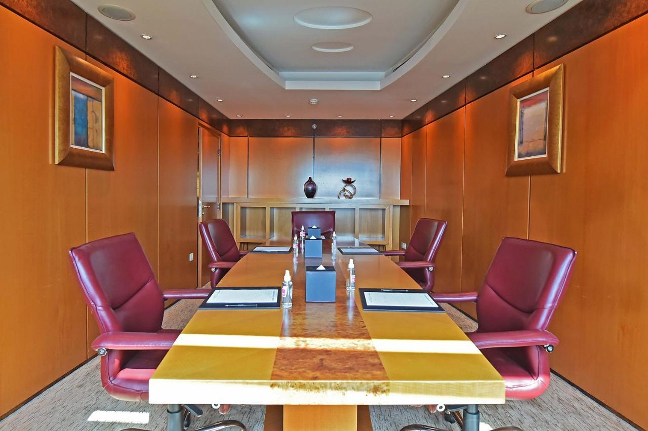 Swissotel Al Murooj 5*