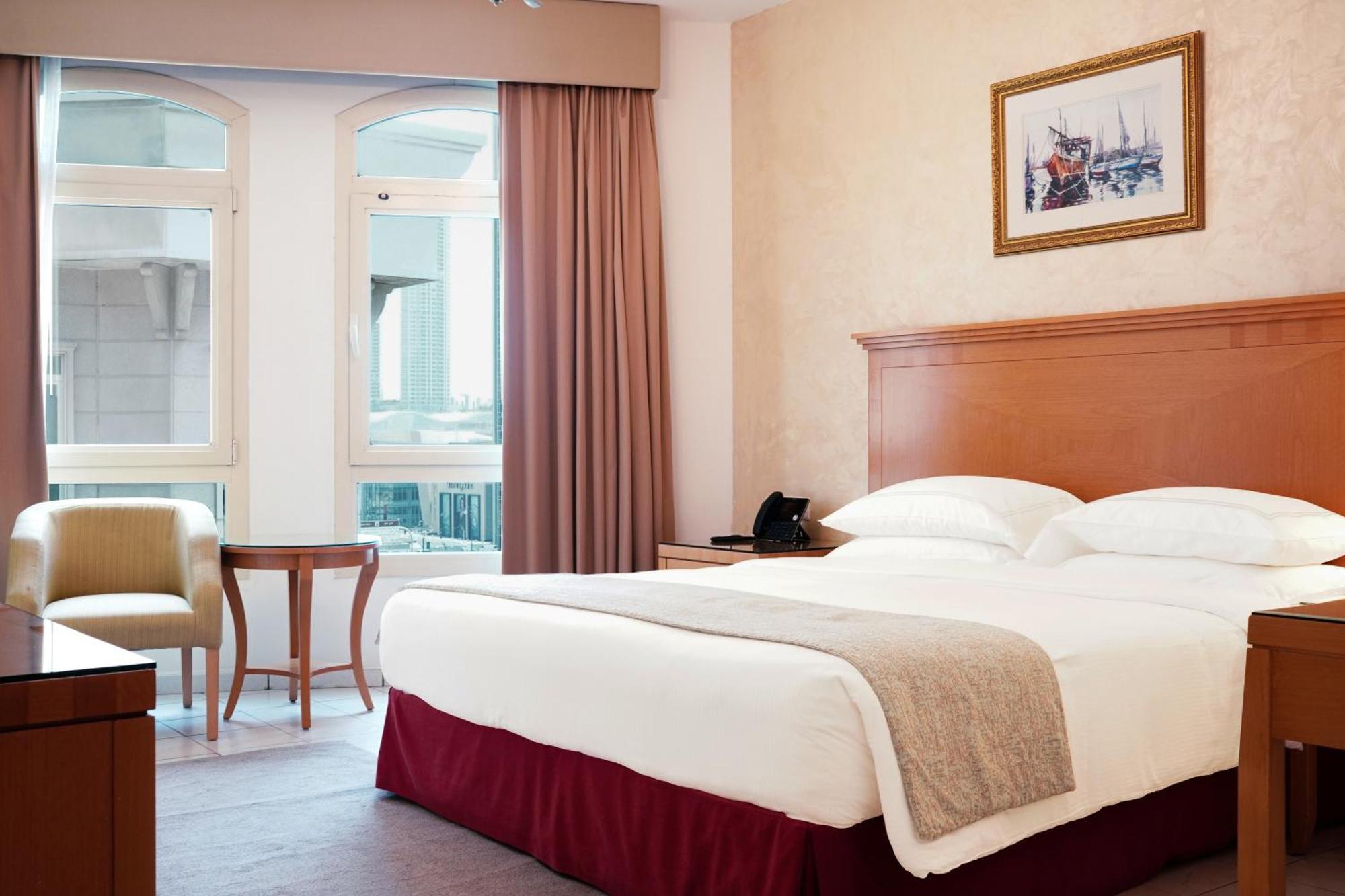 Swissotel Al Murooj 5* Dubai