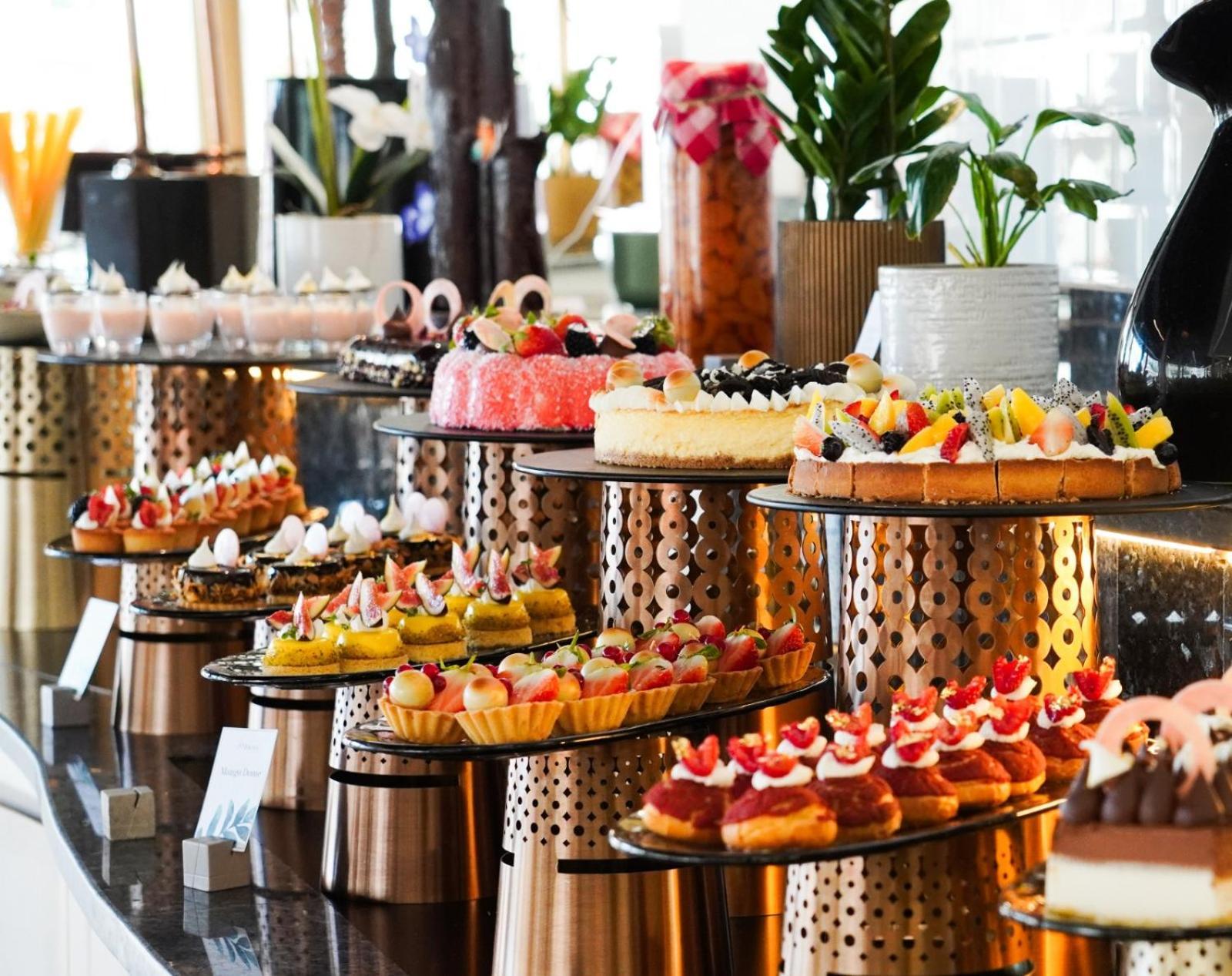 Swissotel Al Murooj Hotel